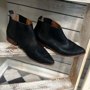 GAP Black pointed toe booties
